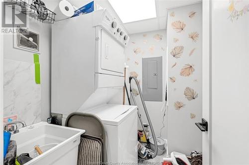 4578 Huron Church Line Road Unit# 412, Lasalle, ON - Indoor Photo Showing Laundry Room