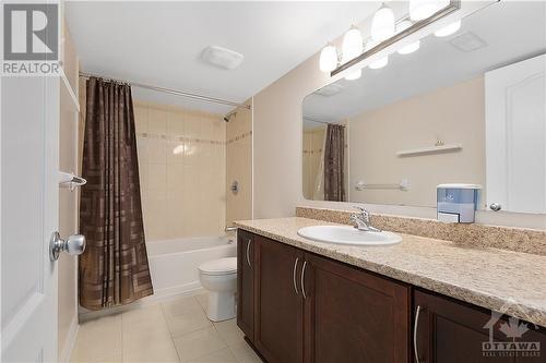 914 Whiteford Way, Kanata, ON - Indoor Photo Showing Bathroom