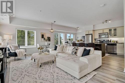 210 - 5 Richgrove Drive, Toronto, ON - Indoor Photo Showing Living Room