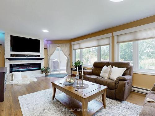 27 Carleton Blvd, Cobourg, ON - Indoor Photo Showing Living Room With Fireplace