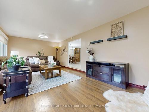 27 Carleton Blvd, Cobourg, ON - Indoor Photo Showing Living Room