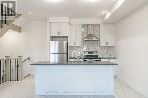 31 Bluebird Lane, Barrie, ON - Indoor Photo Showing Kitchen With Upgraded Kitchen