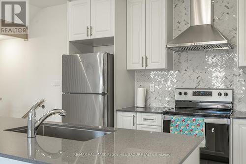 31 Bluebird Lane, Barrie, ON - Indoor Photo Showing Kitchen With Stainless Steel Kitchen With Upgraded Kitchen