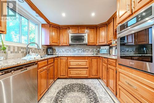 215 Phillips Street, Barrie, ON - Indoor Photo Showing Kitchen