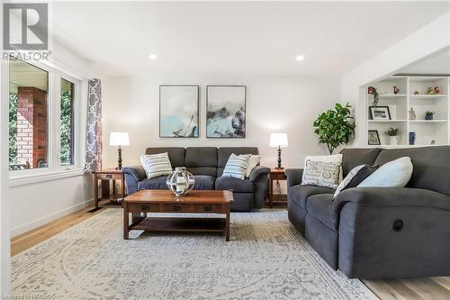 2679 8Th E, Owen Sound, ON - Indoor Photo Showing Living Room