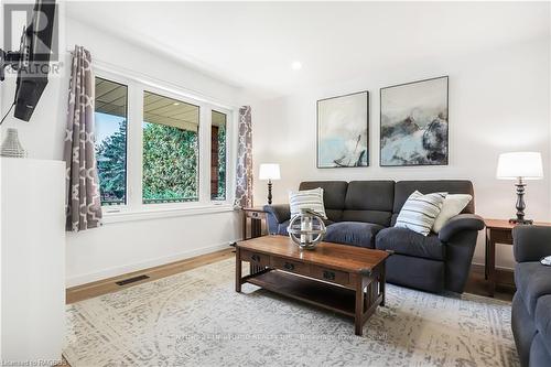 2679 8Th E, Owen Sound, ON - Indoor Photo Showing Living Room