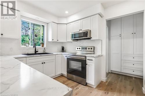 2679 8Th E, Owen Sound, ON - Indoor Photo Showing Kitchen