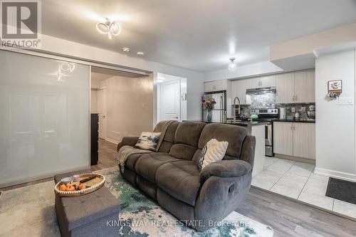 45 - 2315 Sheppard Avenue, Toronto, ON - Indoor Photo Showing Living Room