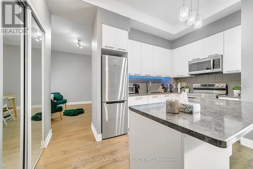 213 - 9471 Yonge Street, Richmond Hill, ON - Indoor Photo Showing Kitchen