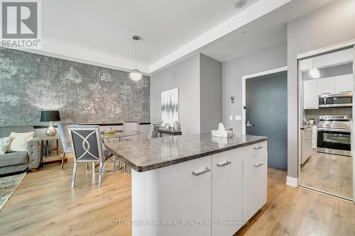 213 - 9471 Yonge Street, Richmond Hill, ON - Indoor Photo Showing Kitchen