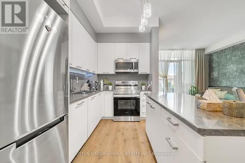 213 - 9471 Yonge Street, Richmond Hill, ON - Indoor Photo Showing Kitchen With Upgraded Kitchen