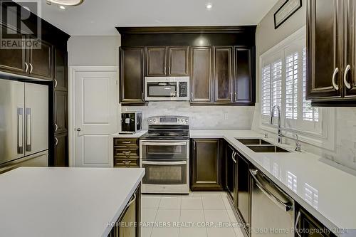 7 Boyd Meadow Court, Vaughan, ON - Indoor Photo Showing Kitchen With Stainless Steel Kitchen With Double Sink With Upgraded Kitchen