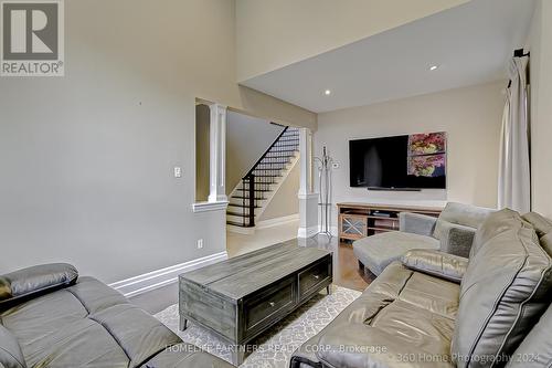 7 Boyd Meadow Court, Vaughan, ON - Indoor Photo Showing Living Room