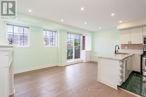 B202 - 98 Cornell Park Avenue, Markham, ON - Indoor Photo Showing Kitchen