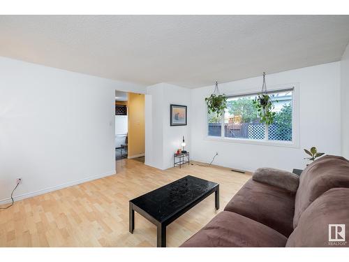 160 Roseland Vg Nw, Edmonton, AB - Indoor Photo Showing Living Room