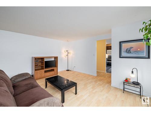 160 Roseland Vg Nw, Edmonton, AB - Indoor Photo Showing Living Room