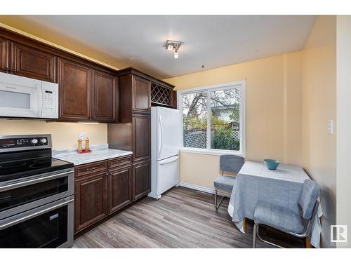 160 Roseland Vg Nw, Edmonton, AB - Indoor Photo Showing Kitchen