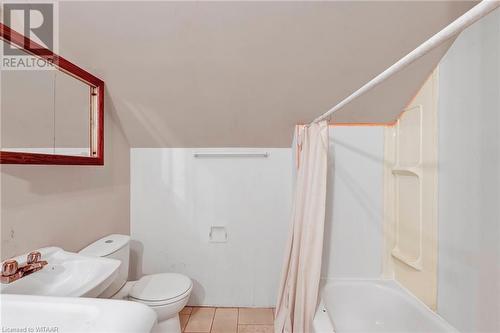 75 Chapel Street, Woodstock, ON - Indoor Photo Showing Bathroom