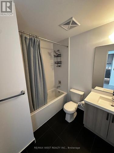 3614 - 7895 Jane Street, Vaughan, ON - Indoor Photo Showing Bathroom