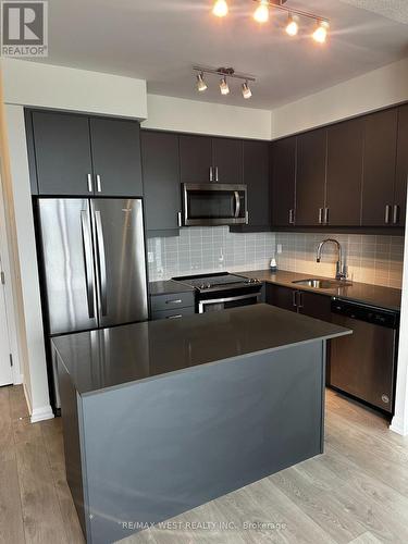 3614 - 7895 Jane Street, Vaughan, ON - Indoor Photo Showing Kitchen With Upgraded Kitchen