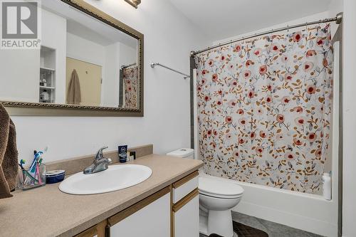 130 Dundas Road Unit# 6, Kelowna, BC - Indoor Photo Showing Bathroom