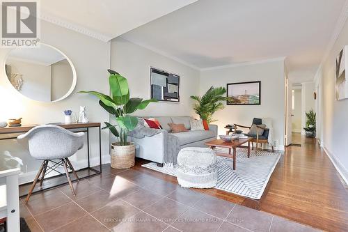 43 Golfview Avenue, Toronto, ON - Indoor Photo Showing Living Room