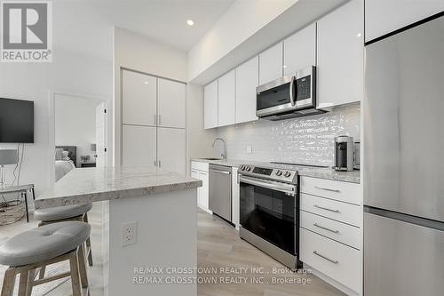 427 - 415 Sea Ray Avenue, Innisfil, ON - Indoor Photo Showing Kitchen With Upgraded Kitchen