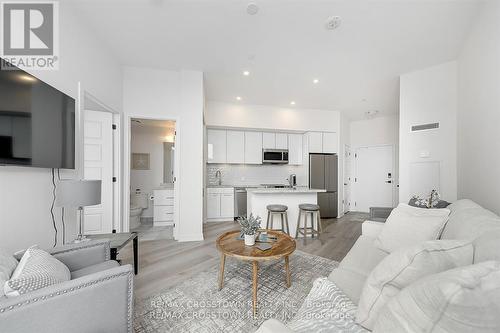 427 - 415 Sea Ray Avenue, Innisfil, ON - Indoor Photo Showing Living Room