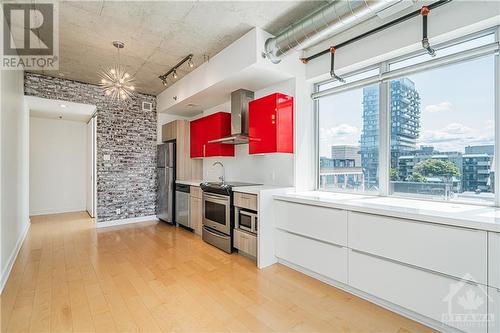 360 Mcleod Street Unit#503, Ottawa, ON - Indoor Photo Showing Kitchen