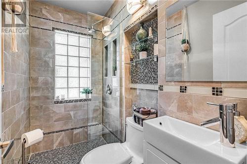 1605 Jane Street, Cornwall, ON - Indoor Photo Showing Bathroom