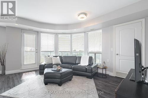 512 - 1030 Sheppard Avenue W, Toronto, ON - Indoor Photo Showing Living Room