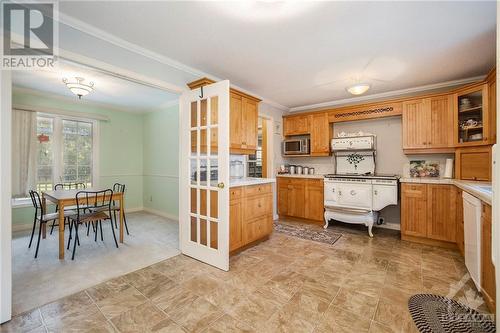 Dining room off kitchen - 4000 Stonecrest Road, Ottawa, ON - Indoor Photo Showing Kitchen