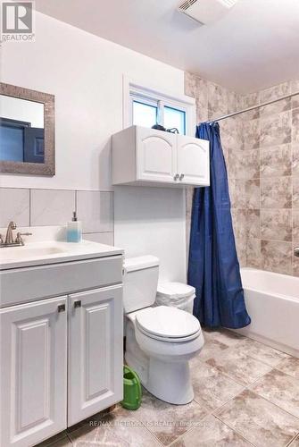 7813 Mulhern Street, Niagara Falls, ON - Indoor Photo Showing Bathroom