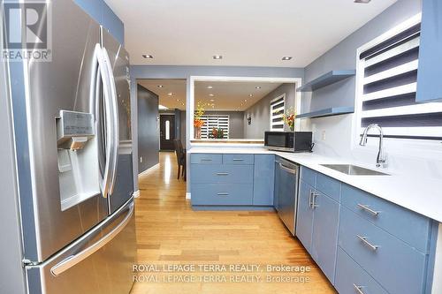 38 Ambler Bay, Barrie, ON - Indoor Photo Showing Kitchen