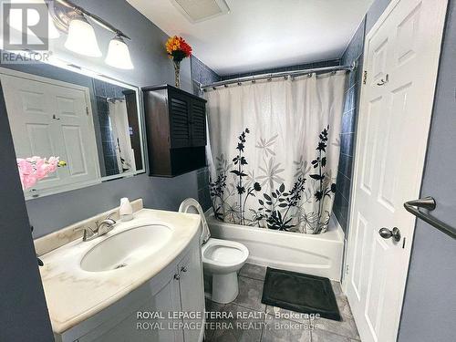 38 Ambler Bay, Barrie, ON - Indoor Photo Showing Bathroom