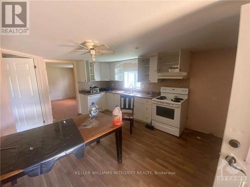 2415 Du Lac Road, Prescott And Russell, ON - Indoor Photo Showing Kitchen