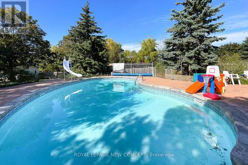 40 Marchwood Crescent, Richmond Hill, ON - Outdoor With In Ground Pool With Backyard