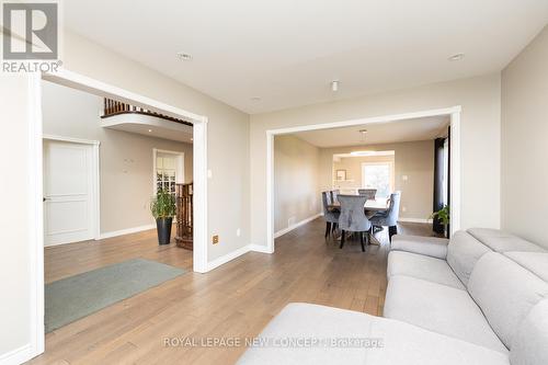 40 Marchwood Crescent, Richmond Hill, ON - Indoor Photo Showing Living Room