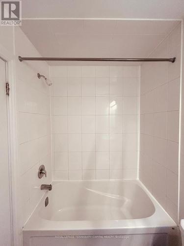 Upper - 190 Innisfil Street, Barrie, ON - Indoor Photo Showing Bathroom