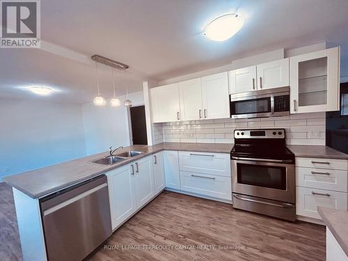 Upper - 190 Innisfil Street, Barrie, ON - Indoor Photo Showing Kitchen With Stainless Steel Kitchen With Double Sink