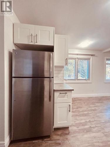 Upper - 190 Innisfil Street, Barrie, ON - Indoor Photo Showing Kitchen