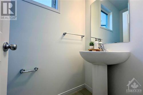 550 Hitzlay Terrace, Ottawa, ON - Indoor Photo Showing Bathroom