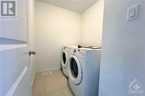 550 Hitzlay Terrace, Ottawa, ON - Indoor Photo Showing Laundry Room