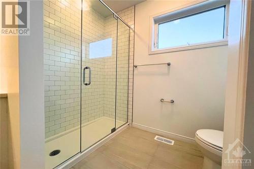 550 Hitzlay Terrace, Ottawa, ON - Indoor Photo Showing Bathroom