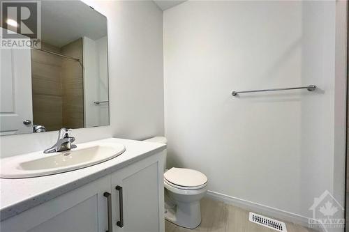 550 Hitzlay Terrace, Ottawa, ON - Indoor Photo Showing Bathroom