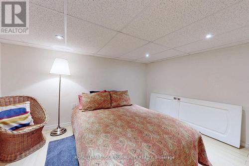 20 Barnesdale Avenue N, Hamilton, ON - Indoor Photo Showing Bedroom