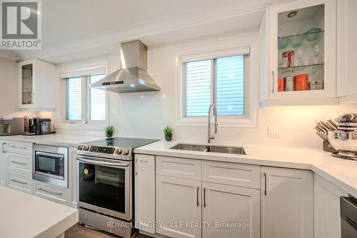 429 Erinbrook Drive, Kitchener, ON - Indoor Photo Showing Kitchen With Upgraded Kitchen