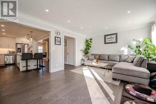 429 Erinbrook Drive, Kitchener, ON - Indoor Photo Showing Living Room