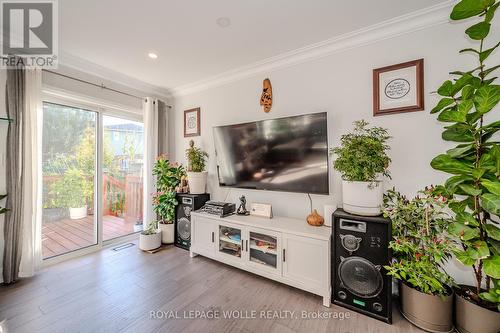 429 Erinbrook Drive, Kitchener, ON - Indoor Photo Showing Living Room