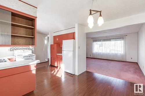 6123 144 Av Nw Nw, Edmonton, AB - Indoor Photo Showing Kitchen